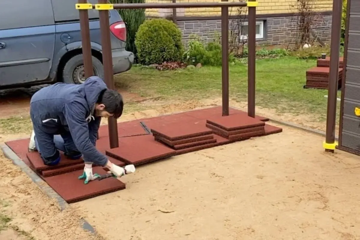 Як монтувати гумову плитку? Стелення гумового покриття