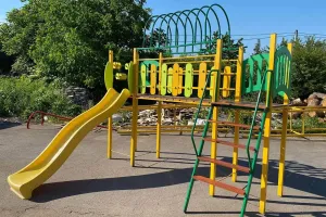 Елементи дитячих майданчиків: якими бувають та які обрати?