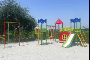 Детская площадка и турник в с. Макаровка